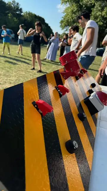Fırlatma rampasındaki yakıtlı model roketler